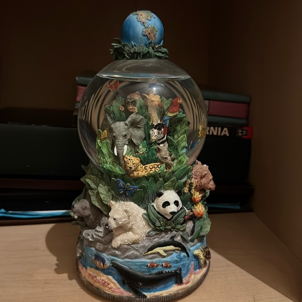Safari Jungle African Aquatic Musical Snow Globe Plays “The Lion Sleeps Tonight”